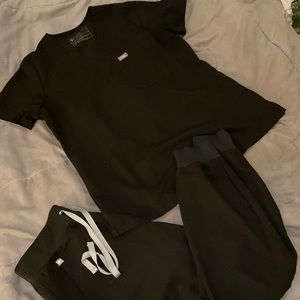 Like new black Figs Scrubs! Gently used! No holes. Pants:small petite top:small